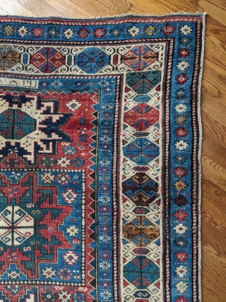 Dynamic Kuba rug with a "Lesghi" star design. 8" x 4". 
Very good colours and condition (but could use a bit of a stretch). Dated: "1281" (1857)?. Price: Please ask.   