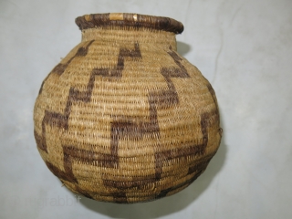 Another nice Embera basket.  About 7''.  Made in Panama                      