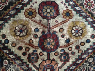 Fine and colorful antique Qasshgai rug 100x200 cm
Worn                         