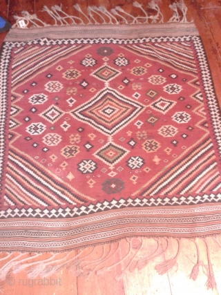 gasgag kilim made aront 1900'
size.4fet5fet                            