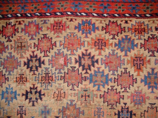 A Baluch-Bahluli rug, Symmetric knotted, Circa 1850? All natural colours, Condition (see photo's),
Size: 125 x 125 cm.                