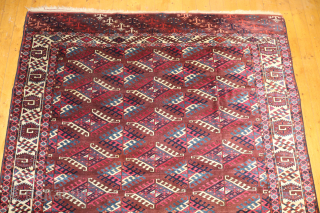Yomut Main Carpet
332 x 210 cm (10' 11" x 6' 11")
Turkmenistan, late 19th century
Condition: good, good pile, one small tear at upper end           ...