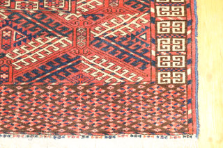 Tekke Ensi Türteppich 145x130cm 
Tekke Engsi antique, Turkmenistan, 19th century                        ...