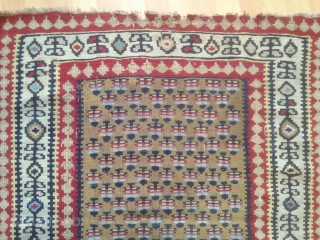 Antique kelim runner
425cm x 90cm
pazyryk antique
sassun                           