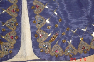  Antique Europian gold/embroidery on silk
90cmx50cm
pazyryk antique                          