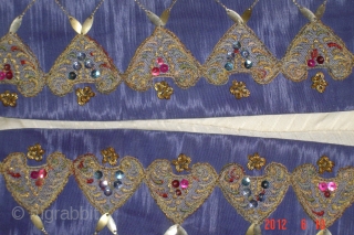  Antique Europian gold/embroidery on silk
90cmx50cm
pazyryk antique                          