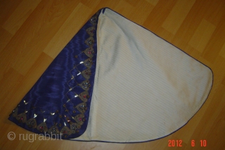  Antique Europian gold/embroidery on silk
90cmx50cm
pazyryk antique                          