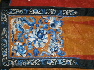 Antique silk Chinese needlework skirt,  in excellent condition.

                        