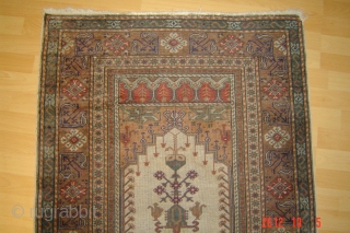  prayer rug
127cm x 87cm
pazyryk antique                           