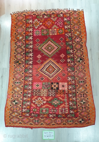 Vintage moroccan rug from Boujaad area in good condition..9'8 × 6'2 / 300 x 190 cm






Berber rug / moroccan rug / oriental rug          