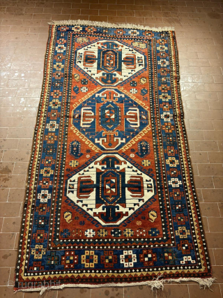 Caucasian rug.
Size 131x236 cm.
For more pics and informations ask: gmpdor@protonmail.com or Whatsapp +393892864446.
I am Luca, from Florence, Italy, eBay id. woso16, Instagram @soulweft          