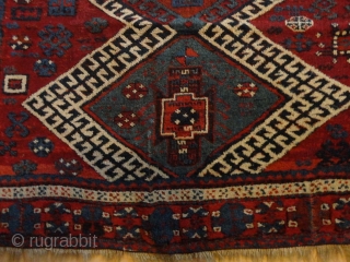 Fine Antique  Yurück  East - Anatolien 19 th. century

  133  X  186  cm  superb  naturel  colours ,slight reweaves ,

  slight  wear  ...