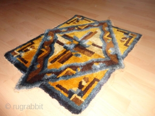   Antique  and  very  rare  Chinese  /  Kansu  rug  61 X 82 cm

  Superb  natural  colours , fine weave   ...