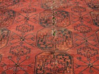 
   Beautiful antik  Ersari Main carpet 19 th. ca. 253 X 308 cm
   Wunderful  colours very rare  archaic pattern , shows wear , 
   ...