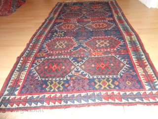   Superb  antique  Persian  Sanjabi  Jaff  Kurd  rug  19  th. century

  110 X 209 cm. beautiful   natural  colours   ...