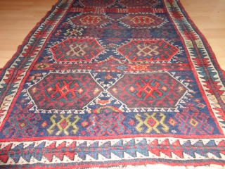   Superb  antique  Persian  Sanjabi  Jaff  Kurd  rug  19  th. century

  110 X 209 cm. beautiful   natural  colours   ...