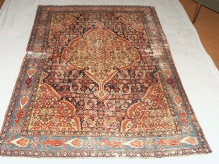 

   Superb  and  rare antique  Malayer 19 th. century 
   121  X  191  cm.  wunderfull  natural  colours with a  ...