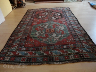    Antique  cloudband  Kasack  ( Chondoresk ) mid  19 th. century  127 X 194 cm.

   Superb  naturel  colours , archaic pattern  ...