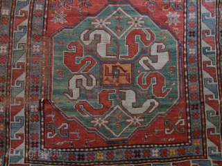    Antique  cloudband  Kasack  ( Chondoresk ) mid  19 th. century  127 X 194 cm.

   Superb  naturel  colours , archaic pattern  ...