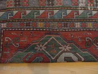    Antique  cloudband  Kasack  ( Chondoresk ) mid  19 th. century  127 X 194 cm.

   Superb  naturel  colours , archaic pattern  ...