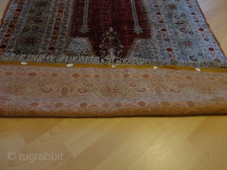    
    Antik  silk  anatolien  prayer - rug  

   111 X 158 cm.  , slight wear in center atherweis

   ...