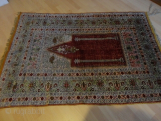    
    Antik  silk  anatolien  prayer - rug  

   111 X 158 cm.  , slight wear in center atherweis

   ...