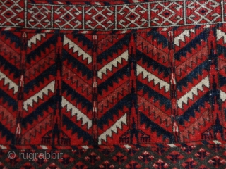 

   Antique  Tekke  Hatshlu  122 X 155  cm.  Natural  Colors ,

   very  fine  wool . slight  wear  in  ...