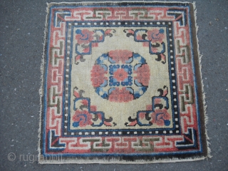 Antique chinese square - Ningxia?, size: 83 x 87 cm/ soft wool, with old restorations, would benefit from a bath             