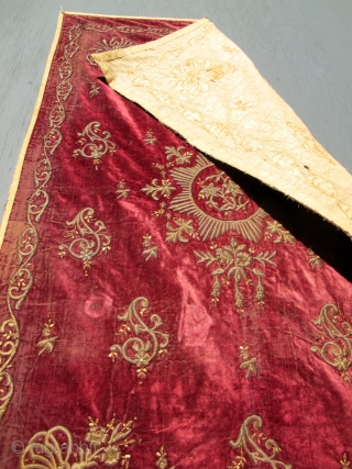 Ottoman metallic embroidery on velvet                            