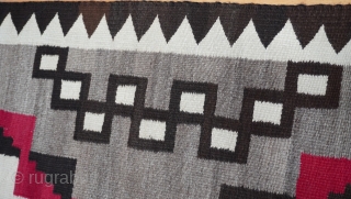 Antique Native American Navajo Wool Rug, size is 3'1" x 4'3" ft. excellent condition, beautiful Navajo rug.                