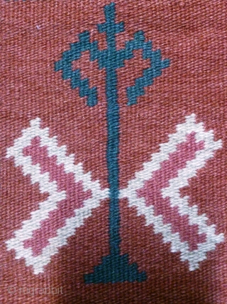 Antique cushion Swedish kilim(Rolakan technique), no: 342, size: 71*48cm.                        
