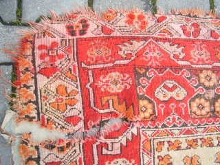 semi-Antique Sivas Carpet, synthetic dyes ( 1,52* 1,30 cm )                       