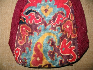 Rare antique Uzbek Lakai money bag, late 19th, in excellent condition, natural dyes, nice embroidery. Size is 7" x 5.5".             