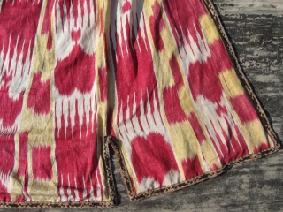 Antique Uzbek IKAT coat. In excellent condition, large size.                        