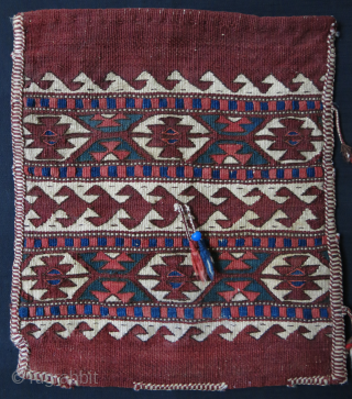 West Anatolia - Turkmen kilim torba Size : 16" X 13.5" -- 41 cm X 34 cm                