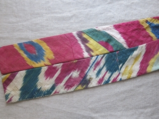 Uzbekistan - Lakai silk and little wool embroidered belt. Great condition. Baking ikat replaced on the way. Circa 1900 or earlier - Size : 45" by little over 3" - 114 cm  ...