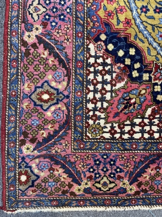 A very nice persian carpet size 315x200cm                          