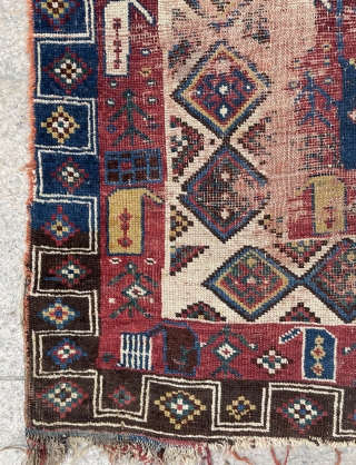 Very rare and very old Qhasgai carpet size 285x136cm                        