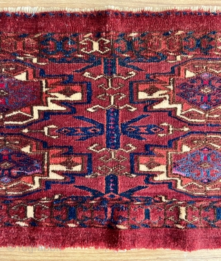 It is a very wonderful Turkmen Tekke bag and there is silk in some parts size 29x64cm                