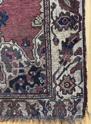 Very old Persian carpet size 132x112cm                           