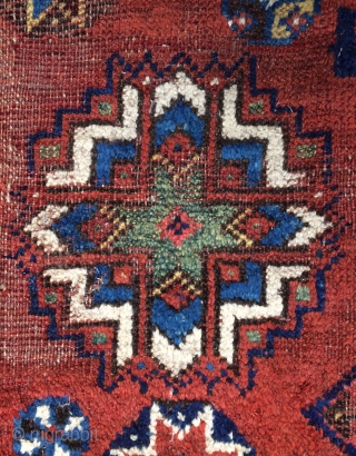 Rare Qhasgai carpet very old. Size 310x220cm
                          