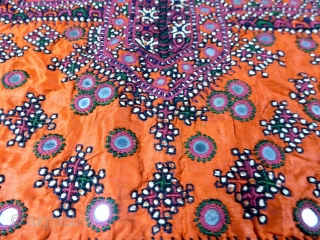 Indian Kutch Or Gujarat silk and embroidered blouse early 20 c. Pecfect condition.
More information on http://villa-rosemaine.com/bourse/pieces/blouse-kutch-sindh-ou-gujarat-indes-d%C3%A9but-20e                 