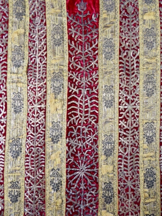 Tunisian Tunic of Ceremony - Ottoman Period possibly 18c.Beautiful Tunisian wedding ceremony tunic dating back from the Ottoman period before 1878. Flat silver embroideries on a crimson velvet alternating with jacquard woven  ...
