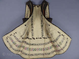 Corset Greek Ottoman wool embroidered. Late 19th early 20th century
Greece . Amazing and rare corset tunic in off-white and the last Ottoman Greek embroidered wool bure. Bure thick and rigid fully embroidered  ...