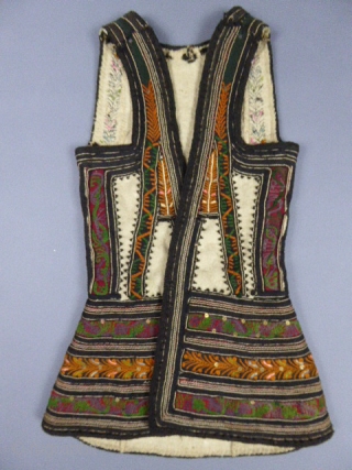 Corset Greek Ottoman wool embroidered. Late 19th early 20th century
Greece . Amazing and rare corset tunic in off-white and the last Ottoman Greek embroidered wool bure. Bure thick and rigid fully embroidered  ...