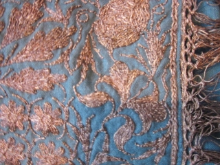 Turquoise Pashmina sash embroidered with silver thread - Kashmir India early 19c- 
Circa 1800/1840

India for western

Amazing turquoise pashmina sash or scarf embroidered with silver thread in India (Kashmir) for Western Europe. Embroidered  ...