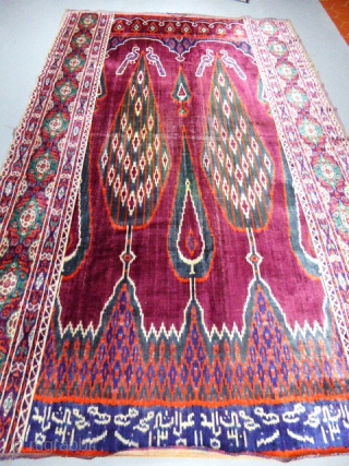 Ikat Velvet Persian hanging. Early 20th century
from Kachan called Pardah. Beautiful floral lateral border , central field decorated by cypresses and with peacocks. The cartridge of bottom indicates the date. Very beautiful  ...