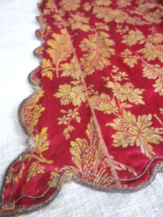 Fushia and gold brocaded satin silk Bindalli from Ottoman Empire late 19c early 20c. Usually used for ceremonial event . Beautiful brocaded fuchsia satin with gold thread and floral garlands, entirely piped  ...