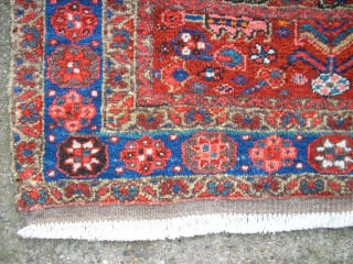 Very rar old Heriz. Size: 104 x 41. Very good condition.                      