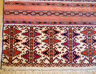 Antique Tekke Ak-Tshuwal. Size: 76 x 117 cm. Very fine knotting.                      